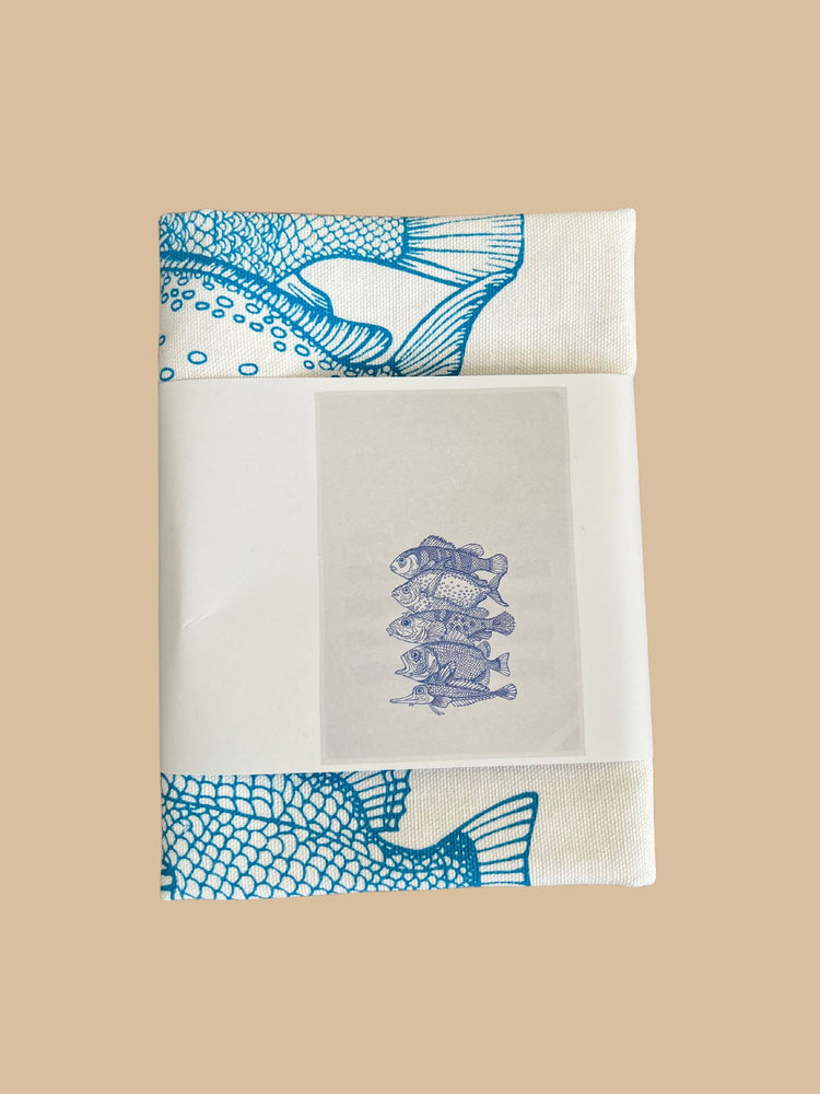 Geschirrtuch "5 Fische" in Weiß/Türkis von 17;30 HAMBURG mit Banderole