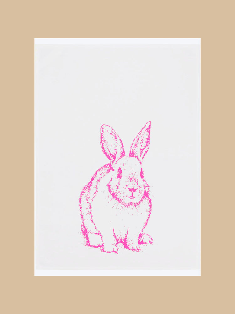 Geschirrtuch "Hase sitzend" in Neon-Pink auf weißem Hintergrund von 17;30 Hamburg