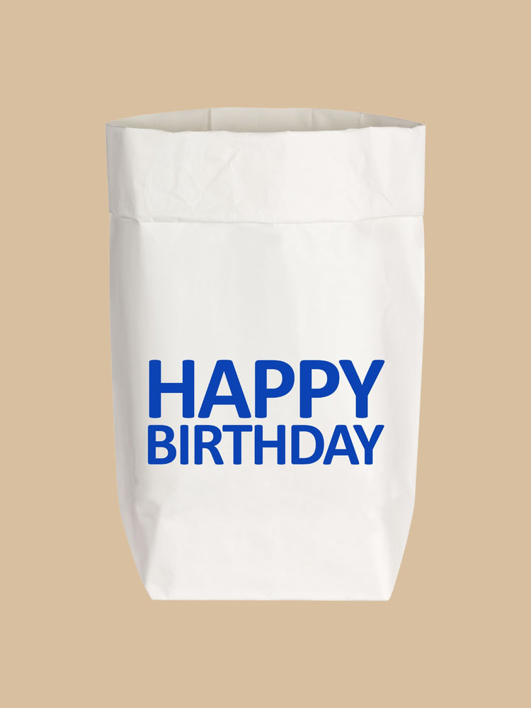 Weiße Paperbag Happy Birthday mit blauem Schriftzug von 17;30 Hamburg