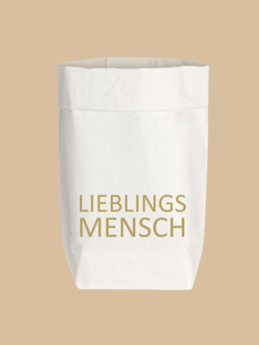 Paperbag "LIEBLINGS MENSCH" mit goldener Schrift auf weißem Hintergrund von 17;30 Hamburg