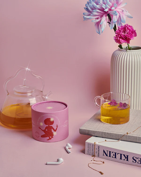 COSMIC DEALER - AYURVEDIC HERBAL TEA / SHE WOKE UP AND CONQUERED THE WORLD als Image Bild