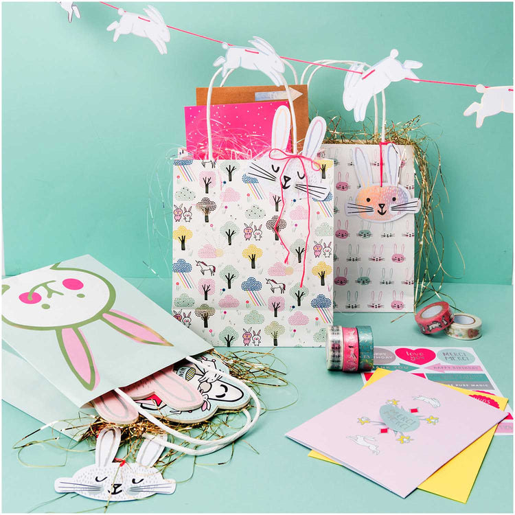 Paper Poetry Füllmaterial Flitter verschiedene Farben, dargestellt als Füllmaterial in Geschenktüten