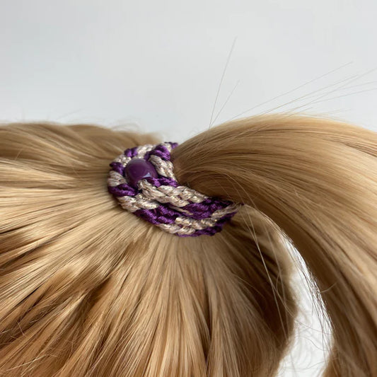 Bon Dep - KKNEKKI Haargummi I Grape-Beige Glitter Stripe im Haar als Zopf gebunden