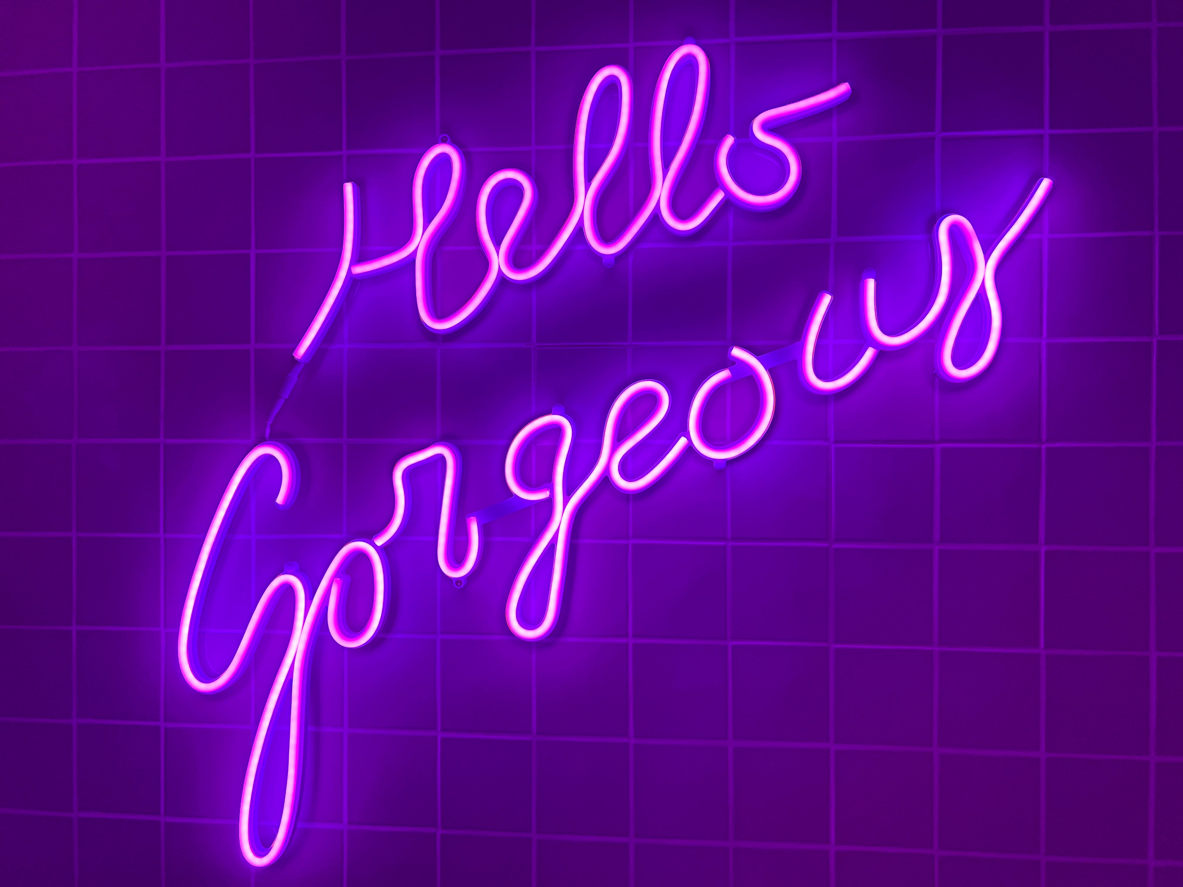 Leuchtschrift mit Hello Gorgeous