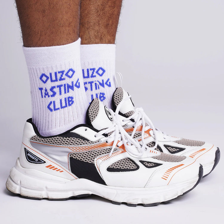 Tennissocken mit dem Schriftzug oder Statement "OUZO TASTING CLUB"