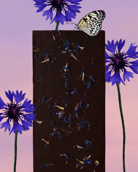 COSMIC DEALER - 85 % Zartbitterschokolade mit Kornblume & Ajaparita: strahlende Haut