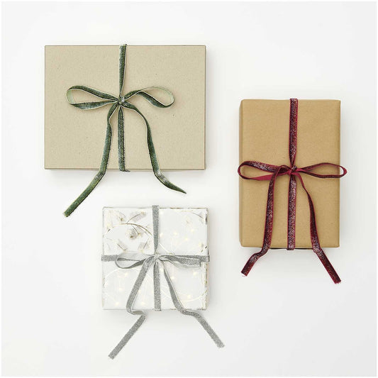 Glitzerband Rosa von Rico Design (als Geschenk dargestellt)