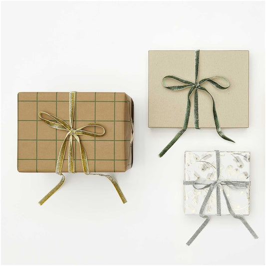 Glitzerband Silber-Gold von Rico Design (als Geschenk verpackt dargestellt)