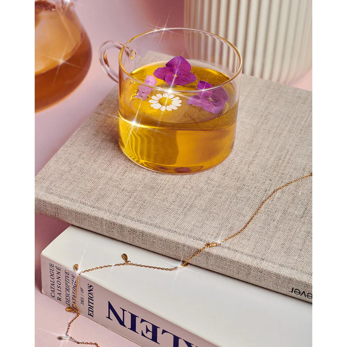 COSMIC DEALER - Floating On A Chai High: Weißer Tee + Chai-Gewürze + Kurkuma in einem Glas