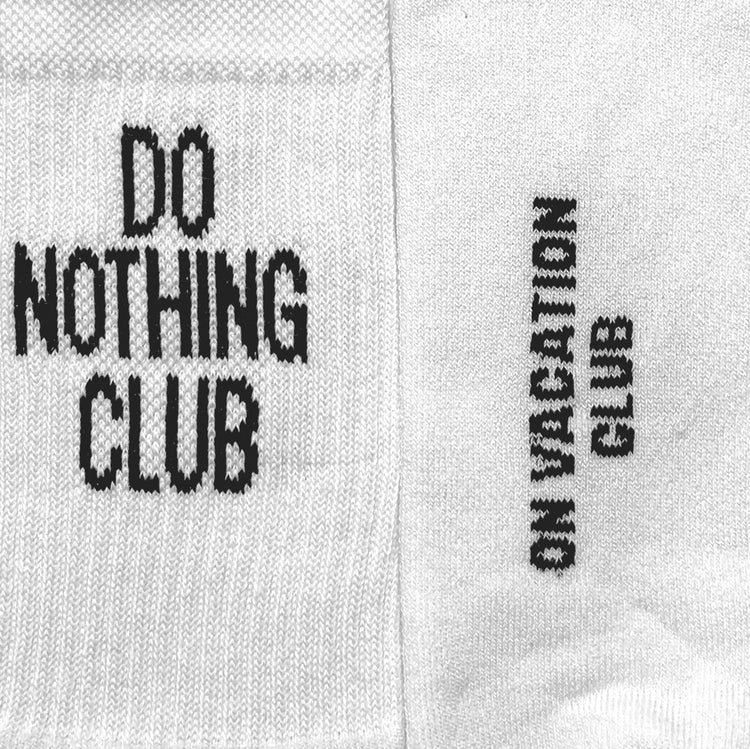 Tennissocken mit dem Schriftzug oder Statement "DO NOTHING CLUB" in Weiß