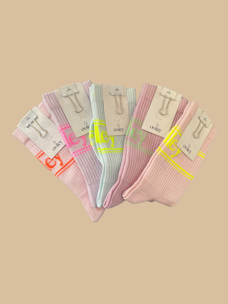 le ooley Luxury Tennissocken in Pastellfarben mit Neon kombiniert, eine Auswahl, die es im Magnolia Hills Concept Store gibt