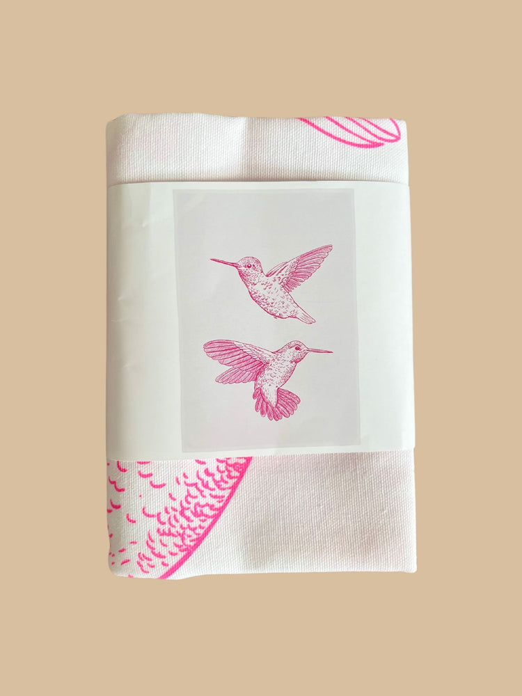 Geschirrtuch mit Kolibri in Neon-Pin von 17;30 HAMBURG mit Banderole