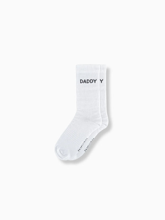 Tennissocken von FAMVIBES mit dem schwarzen, schlichten Statement "DADDY"