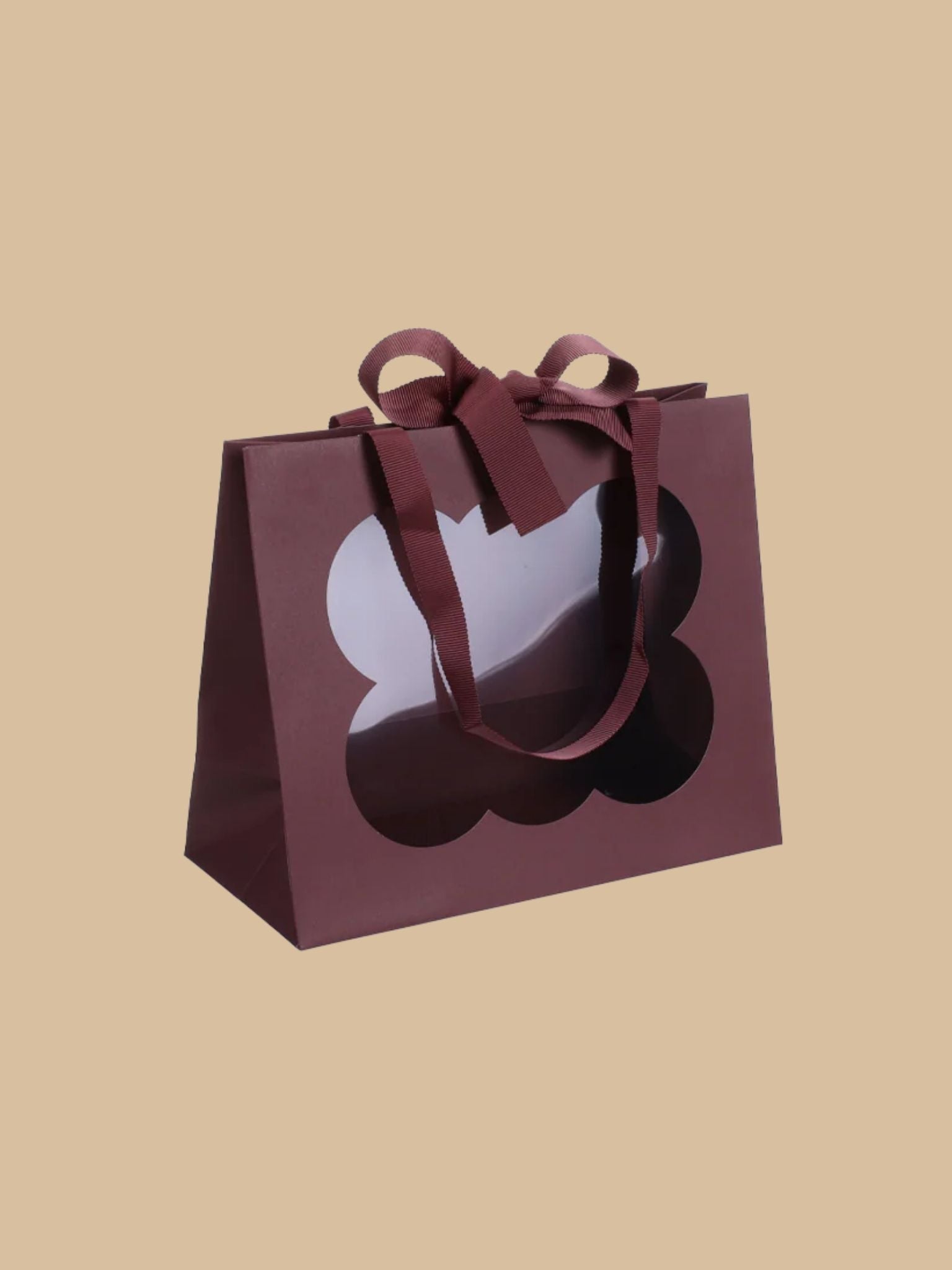Geschenktüte in Bordeaux mit dekorativem Fenster und Schleife in der Größe M