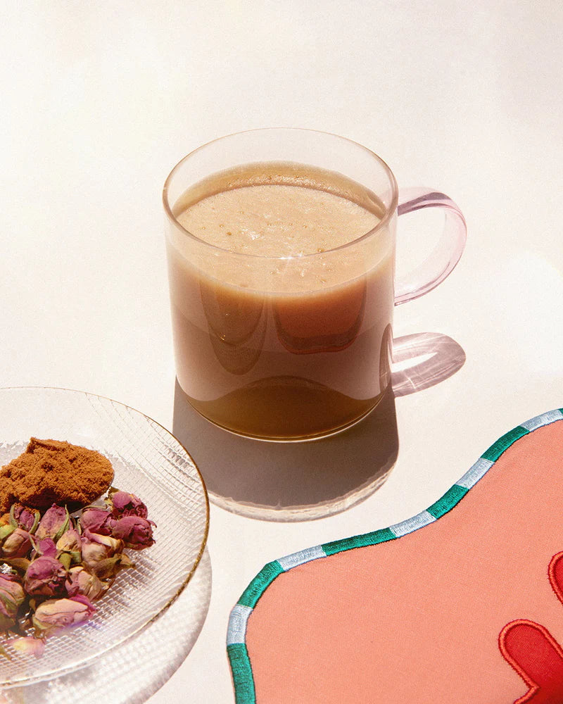 COSMIC DEALER - CHAI CACAO in einem Glas als Image Bild