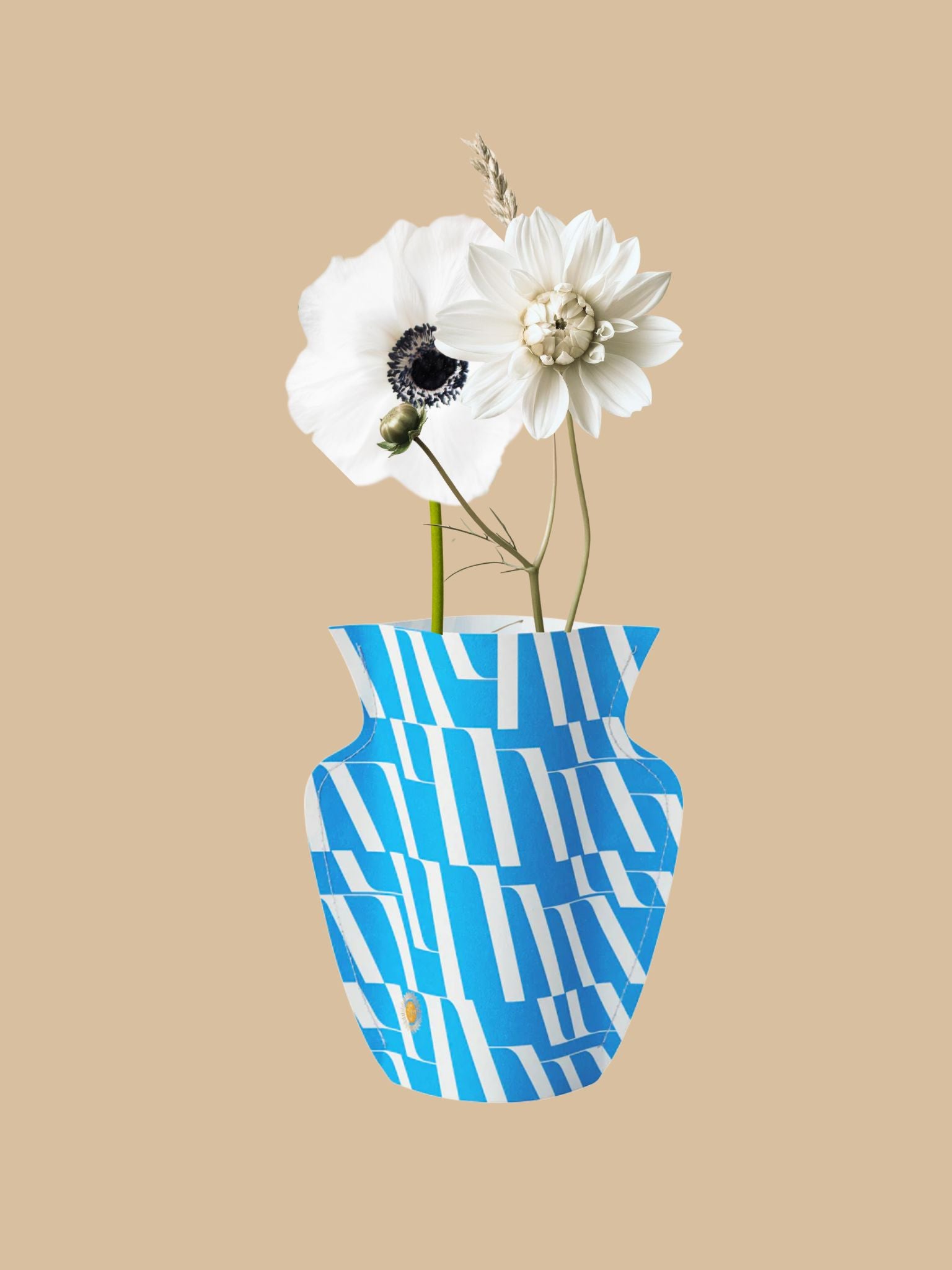 Papiervase Domus von OCTAEVO mit Blumen