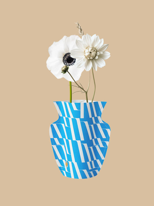 Papiervase Domus von OCTAEVO mit Blumen