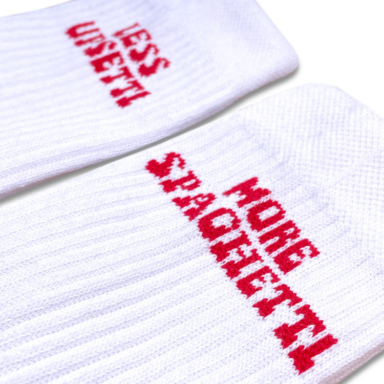 Tennissocken mit dem Schriftzug oder Statement "Less Upsetti More Spaghetti"