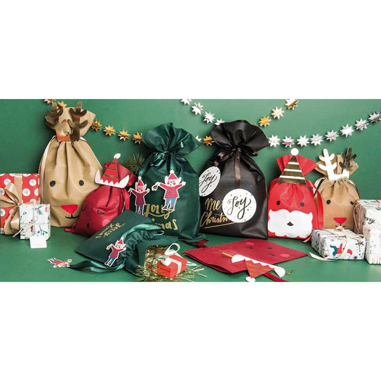 große Geschenktüte Rentier Braun von Rico Design integriert in einer eingepackten Geschenkewelt