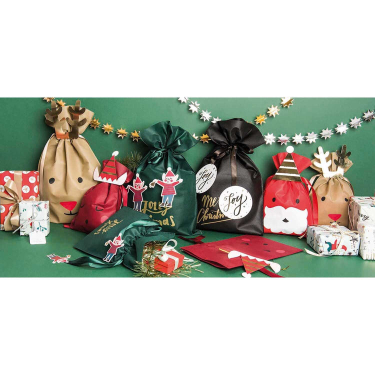 große Geschenktüte Rentier Braun von Rico Design integriert in einer eingepackten Geschenkewelt