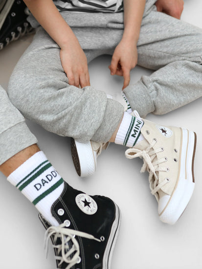 Tennissocken im College-Style mit grünem Schriftzug "DADDY" und "MINI"