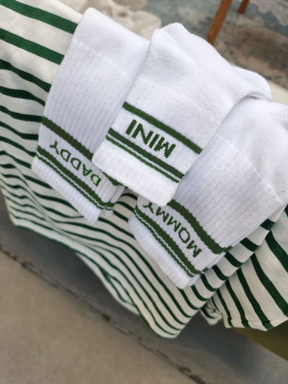 Tennissocken im College-Style mit grünem Schriftzug "DADDY", "MOMMY" & "MINI"