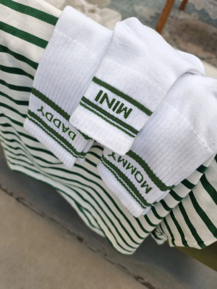 Tennissocken im College-Style mit grünem Schriftzug "DADDY", "MOMMY" & "MINI"