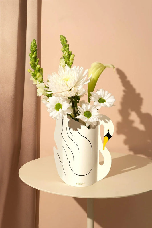 Schwanenvase (Mini) - Design Vase aus Papier von OCTAEVO mit Blumen zur Veranschaulichung