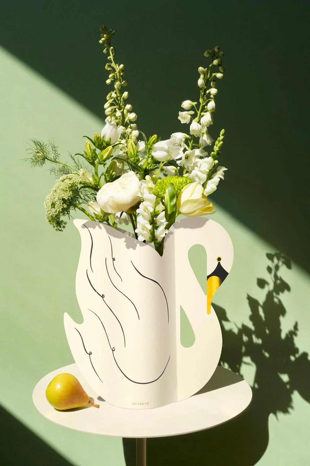 Schwanenvase (groß) - Design Vase aus Papier von OCTAEVO mit Blumen zur Veranschaulichung